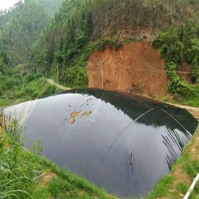 黑膜沼氣池土工膜的使用年限 